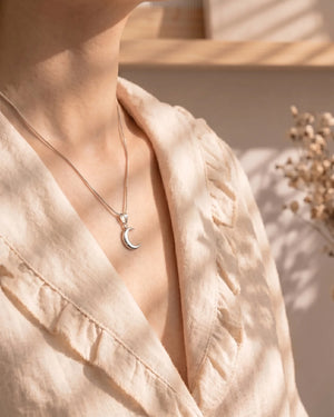 Moon Cremation Pendant Necklace for Ash Keeping